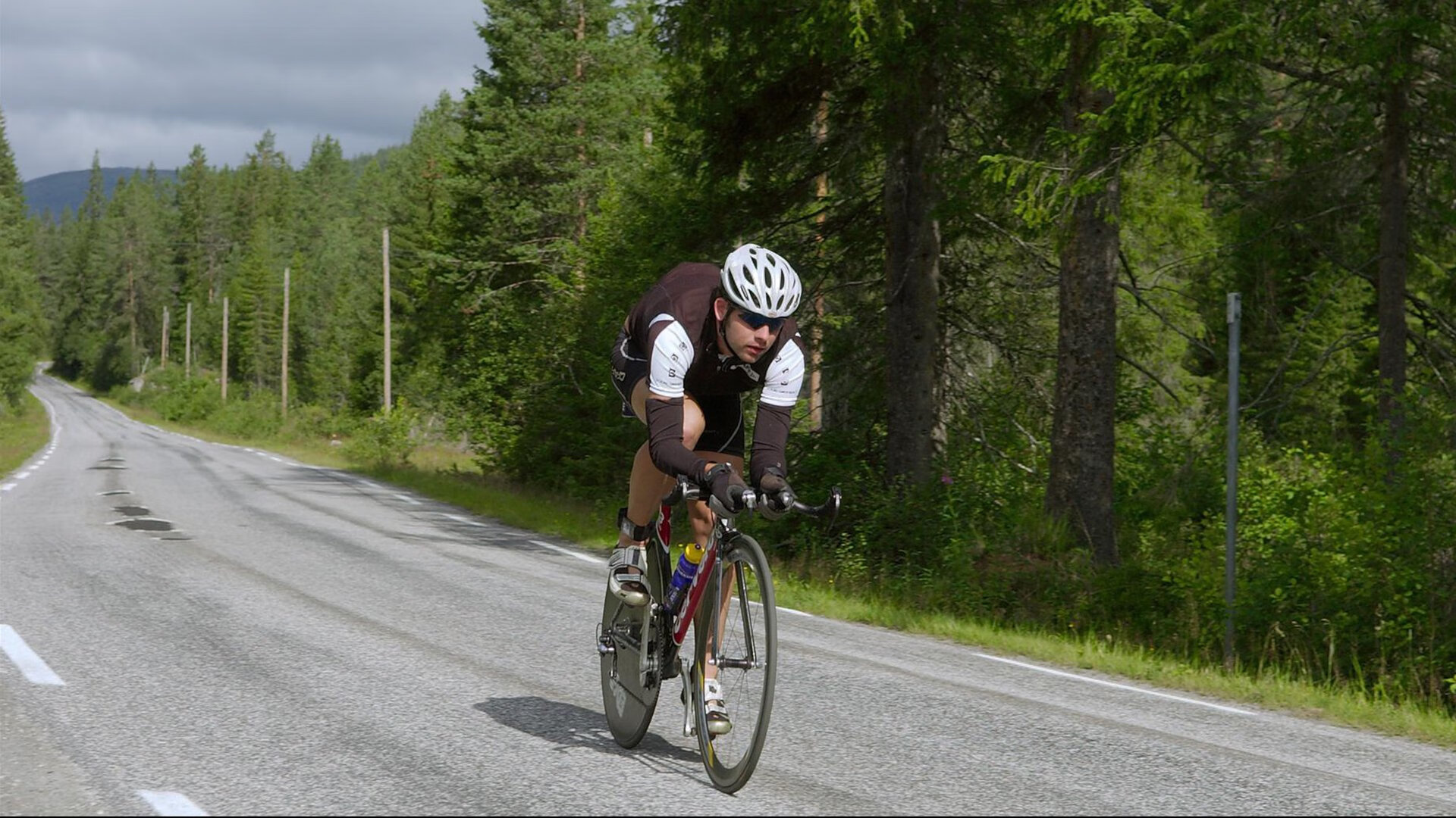 九游手机游戏-杨瀚森苦练低位脚步提升内线进攻多样性，2006年杨翰